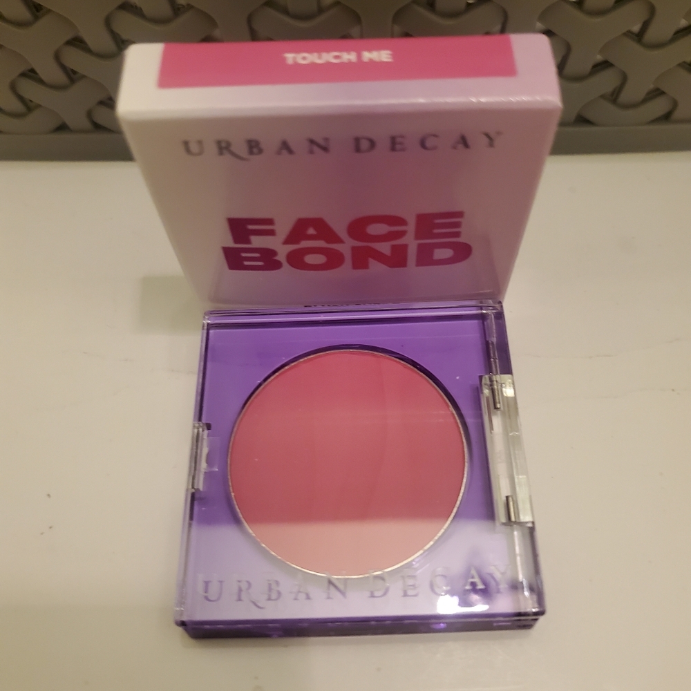 Urban Decay FACE BOND LONG-LASTING BLUSH SUEDE TOUCH ME. BNIB - Picture 2 of 5